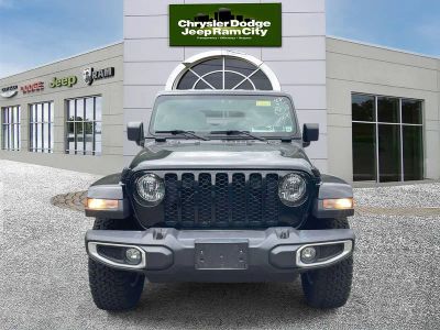 2022 Jeep Gladiator — side profile view