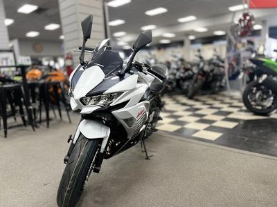 2026 Kawasaki Ninja 650 - Photo 2