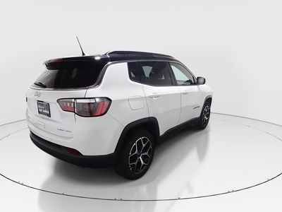 2025 Jeep Compass — photo 7 view