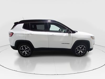 2025 Jeep Compass — photo 8 view