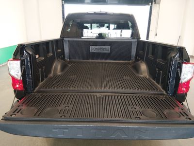 2023 Nissan Titan - Photo 11