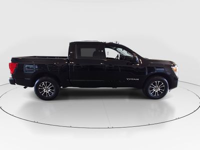 2023 Nissan Titan - Photo 8