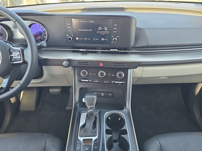 2024 Kia Carnival — photo 11 view