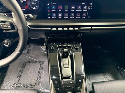 2024 Porsche 911 — photo 18 view