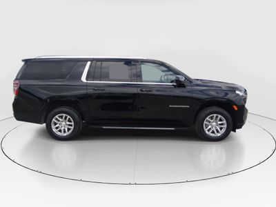 2024 Chevrolet Suburban — photo 8 view