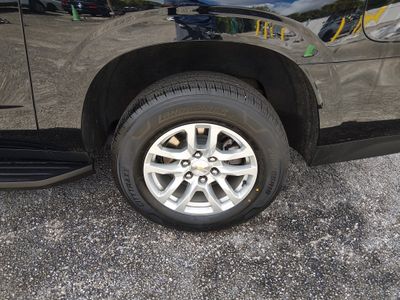 2024 Chevrolet Suburban — photo 10 view