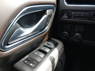 2024 Chevrolet Suburban — photo 13 view