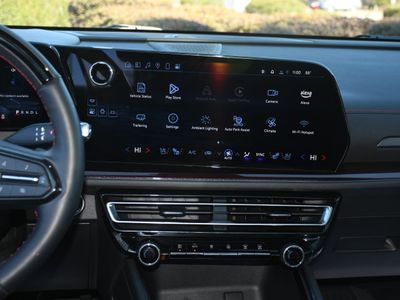 2025 Chevrolet Traverse - Photo 19