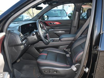 2025 Chevrolet Traverse - Photo 8