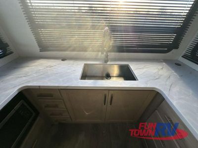 2024 Keystone RV Outback Ultra Lite — photo 25 view