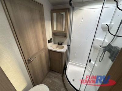 2024 Keystone RV Outback Ultra Lite — photo 40 view