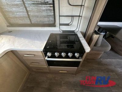 2024 Keystone RV Outback Ultra Lite — photo 26 view