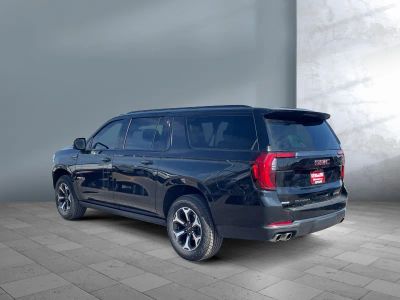 2025 GMC Yukon XL - Photo 4