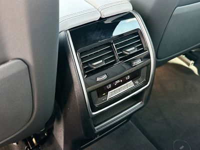 2026 BMW X5 — photo 19 view