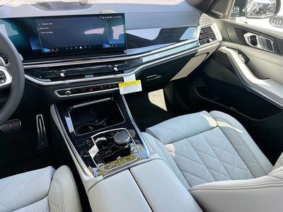 2026 BMW X5 — photo 18 view