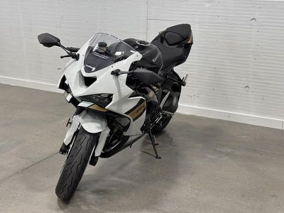 2026 Kawasaki Ninja ZX-6R — side profile view
