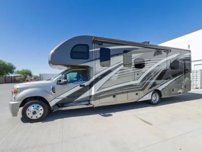 2022 Thor Motor Coach MAGNITUDE — photo 26 view