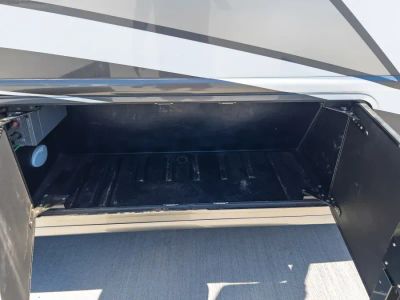2022 Thor Motor Coach MAGNITUDE — photo 25 view