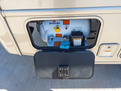 2022 Thor Motor Coach MAGNITUDE — photo 21 view