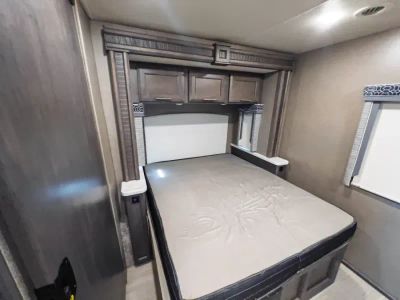 2022 Thor Motor Coach MAGNITUDE — photo 17 view