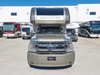 2022 Thor Motor Coach MAGNITUDE — photo 32 view