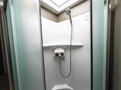 2022 Thor Motor Coach MAGNITUDE — photo 16 view