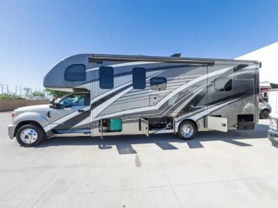 2022 Thor Motor Coach MAGNITUDE — photo 27 view