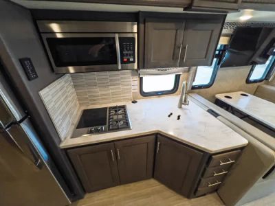 2022 Thor Motor Coach MAGNITUDE — photo 11 view