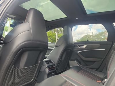 2022 Audi RS 6 Avant — photo 12 view