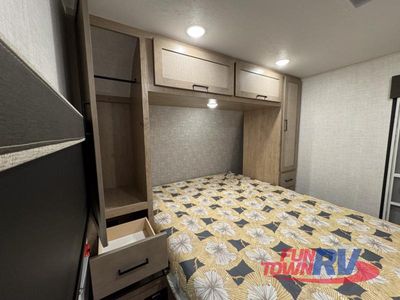 2025 Ember RV E-Series - Photo 36