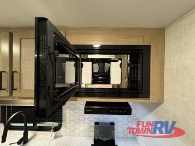 2025 Ember RV E-Series - Photo 21
