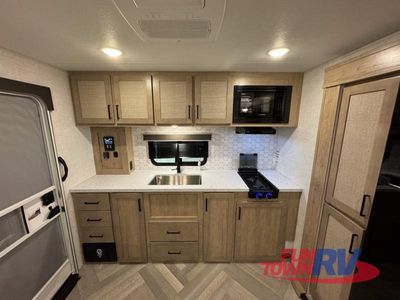 2025 Ember RV E-Series - Photo 19