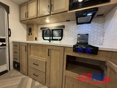 2025 Ember RV E-Series - Photo 22