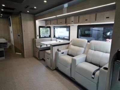 2026 Grand Design LINEAGE SERIES F - Photo 13