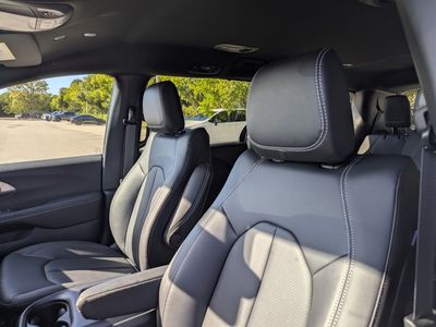 2026 Chrysler Pacifica — photo 12 view