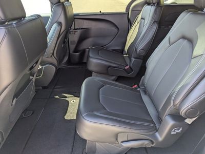 2026 Chrysler Pacifica — photo 9 view