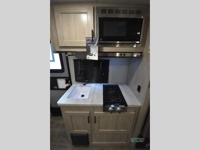 2025 Coachmen RV Catalina Summit Series 7 - Photo 21