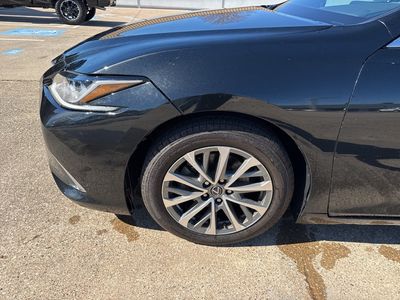 2022 Lexus ES - Photo 2