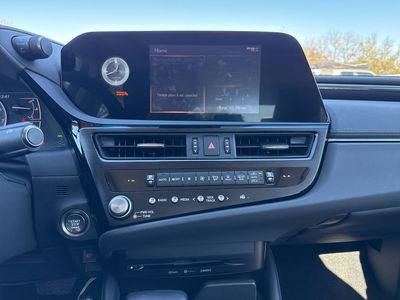 2022 Lexus ES - Photo 12