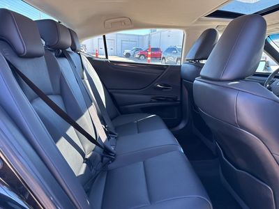 2022 Lexus ES - Photo 10