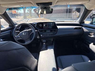 2022 Lexus ES - Photo 11
