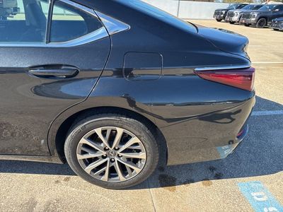 2022 Lexus ES - Photo 3