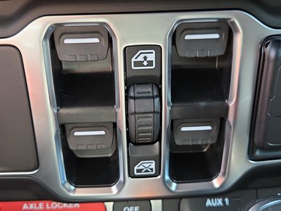 2025 Jeep Wrangler — photo 26 view