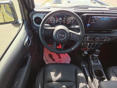 2025 Jeep Wrangler — photo 17 view