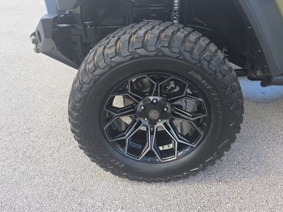 2025 Jeep Wrangler — photo 12 view