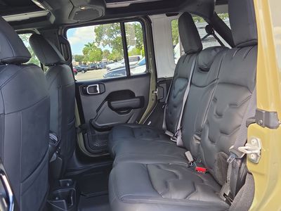 2025 Jeep Wrangler — photo 15 view