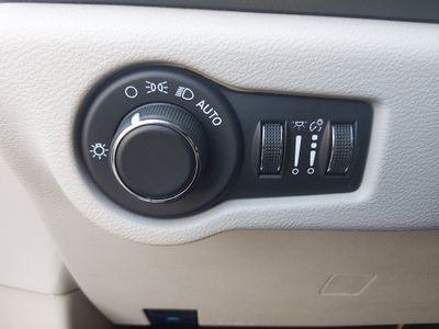 2023 Chrysler Voyager - Photo 13
