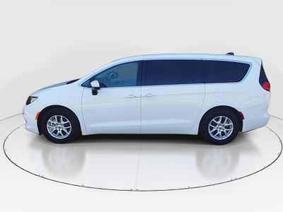 2023 Chrysler Voyager - Photo 4
