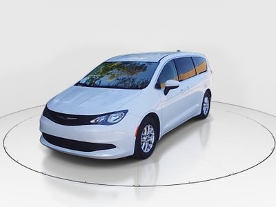 2023 Chrysler Voyager - Photo 3