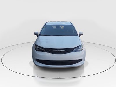 2023 Chrysler Voyager - Photo 2
